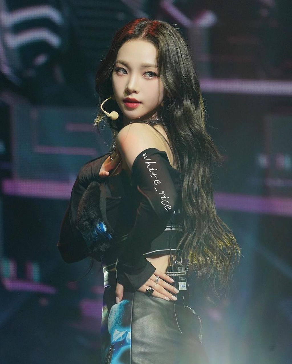 LA에서 에스파 카리나