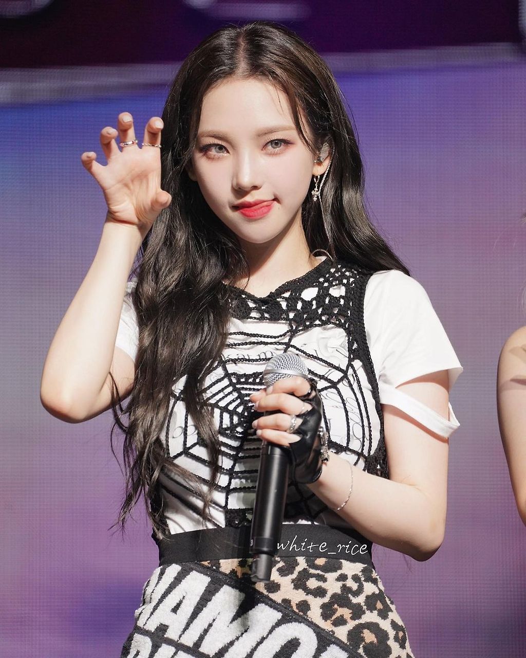 LA에서 에스파 카리나