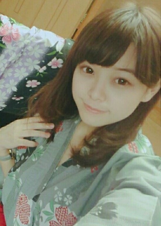 어느 AV배우의 어린시절 모습 - 디쁠