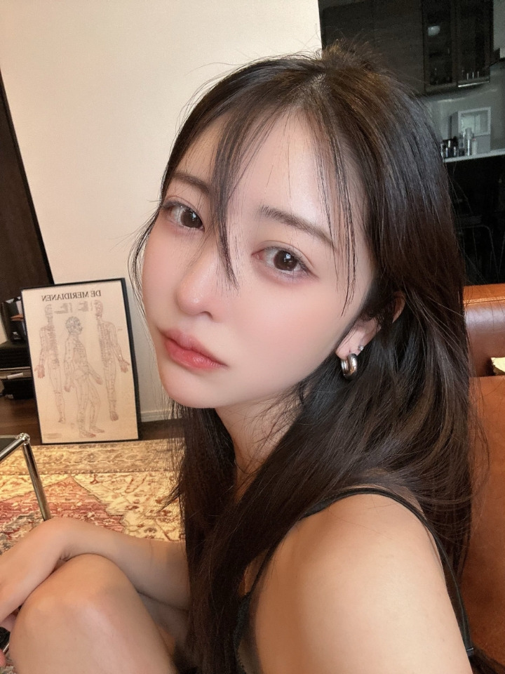 색기 있고 다리라인이 GOAT인 AV 배우.jpg 
