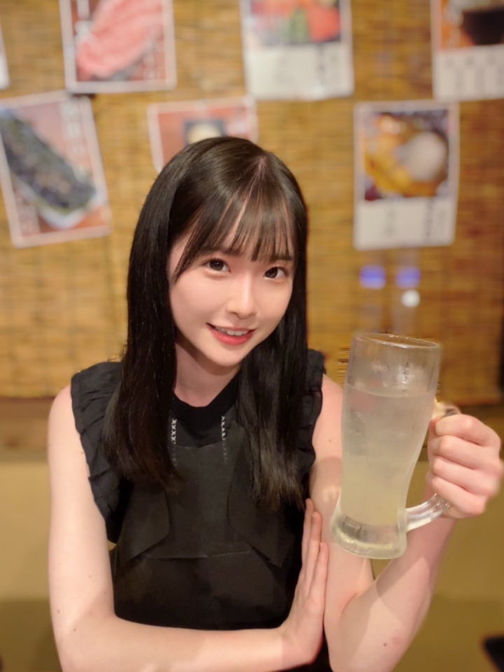요즘 fc2에서 넘어와서 대박 성공한 AV 신인 배우.jpg 
