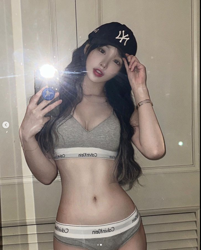 CK 속옷 입고 셀카 찍는 한갱.jpg 