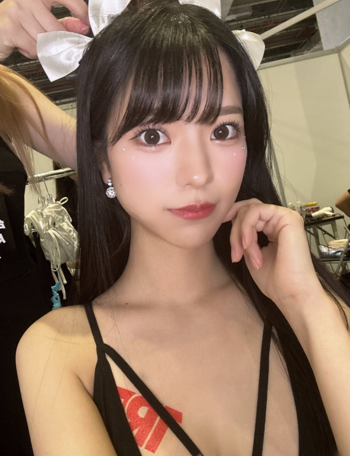드디어 8월 주간 판매 1위 했다는 외모 1티어 AV 배우.jpg 