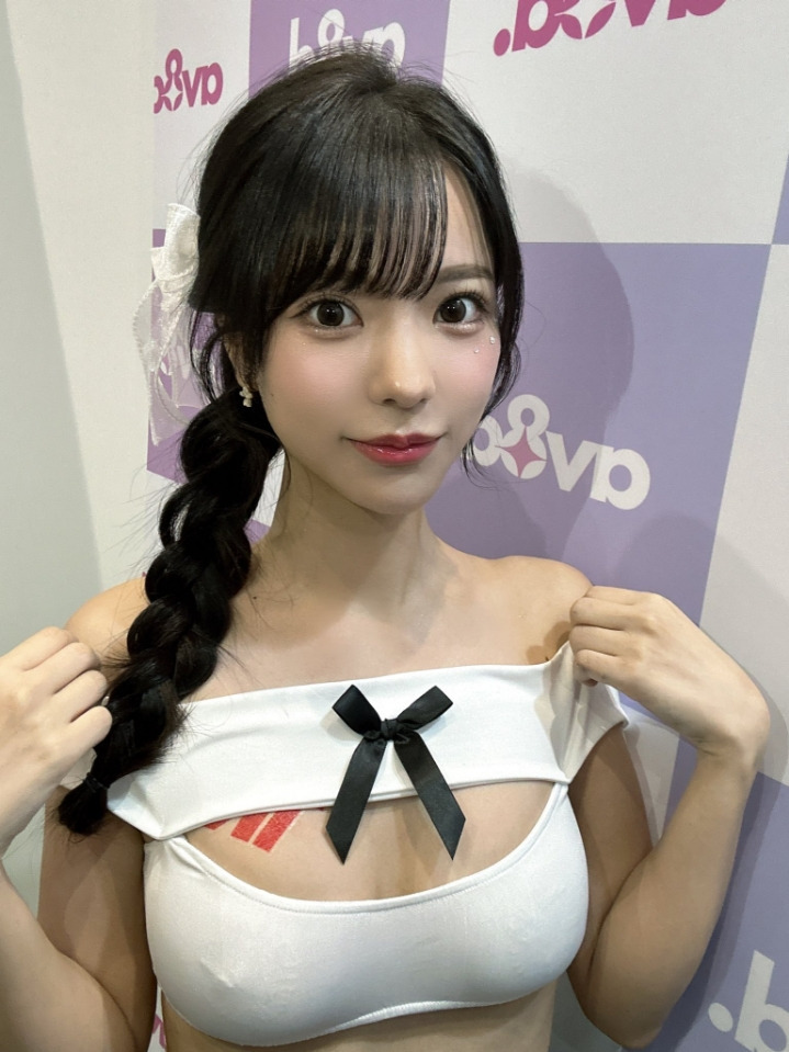 드디어 8월 주간 판매 1위 했다는 외모 1티어 AV 배우.jpg 