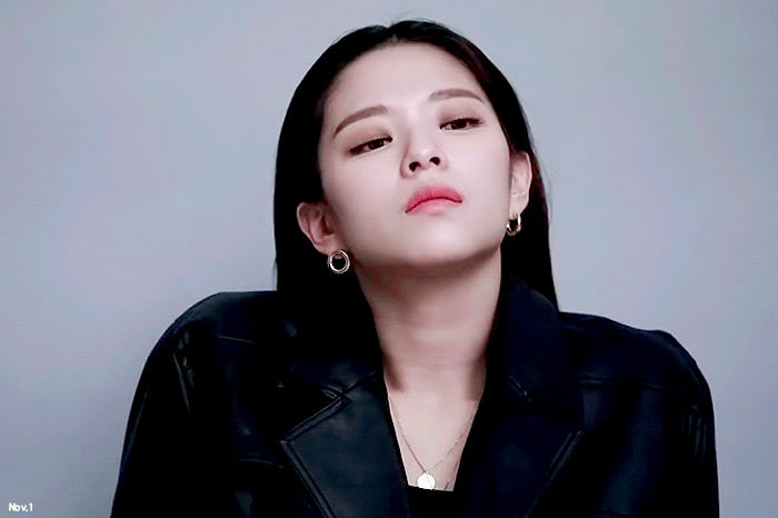 트와이스 정연 데뷔 후 첫 단독 화보 - 꾸르