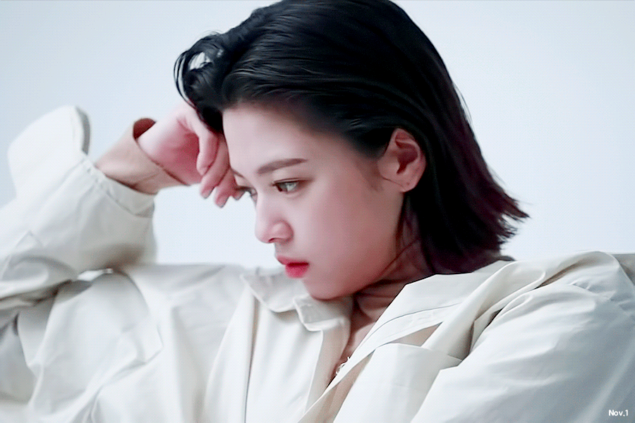 트와이스 정연 데뷔 후 첫 단독 화보 - 꾸르