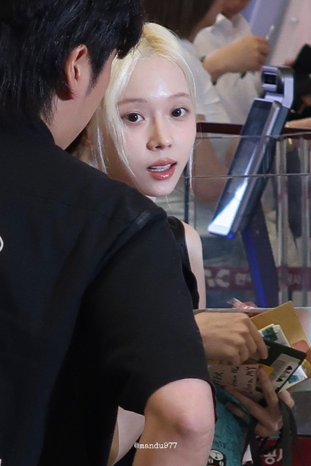  윈터 출국 폰카짤 