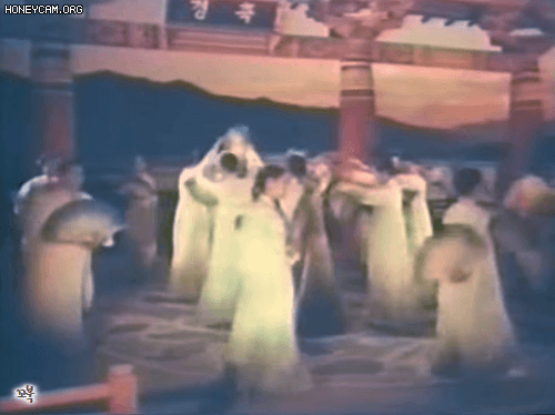 1957년 제작된 북한 영화 속 부채춤과 장구춤