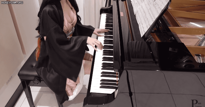 피아노 치는 일본 유튜버 - 디쁠