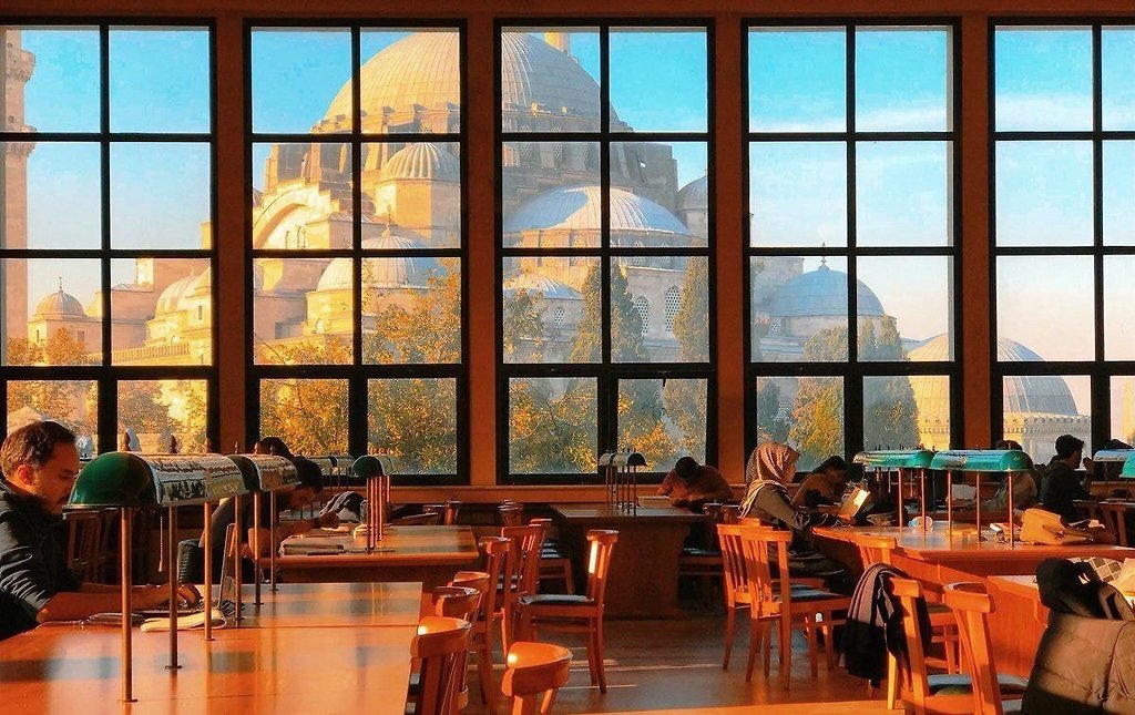 이스탄불의 흔한 도서관 뷰 - 꾸르