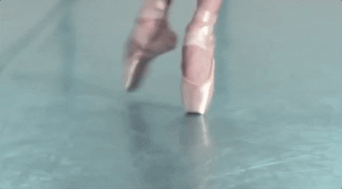 발레리나의 발가락 움직임 - 꾸르