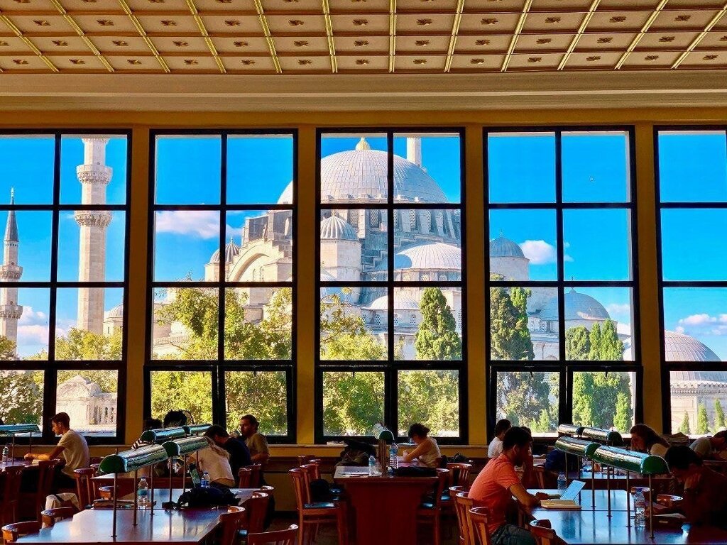 이스탄불의 흔한 도서관 뷰 - 꾸르
