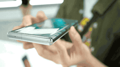 Oppo 세계 첫 롤러블폰 구동 모습 - 꾸르