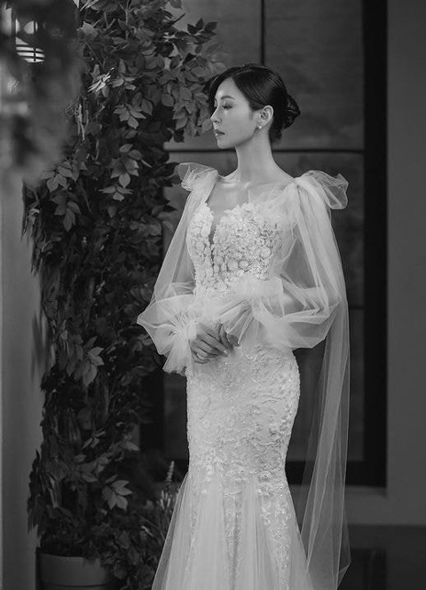 펜트하우스에서 웨딩드레스 입고 사진찍은 김소연 - 꾸르