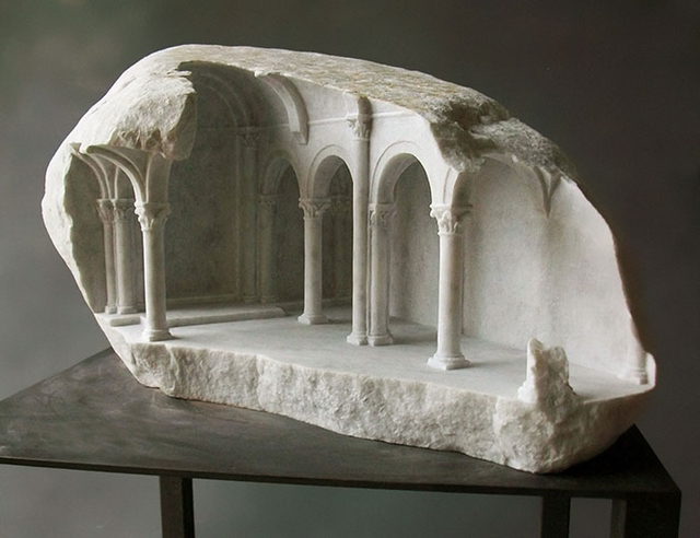 온갖 돌로 중세시대 건물 내부를 조각해내는 남자 - 꾸르