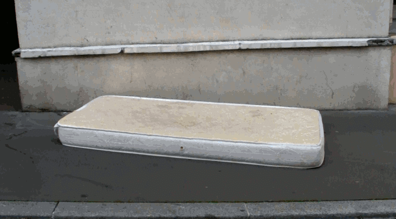 Gif-eat-me-lork-panini-urbain-street-art.gif