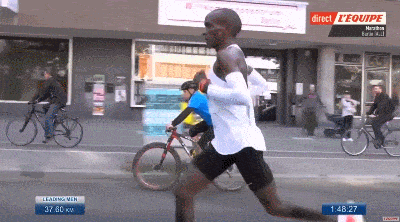 세계 1위의 탄력이 느껴지나요⋯.gif