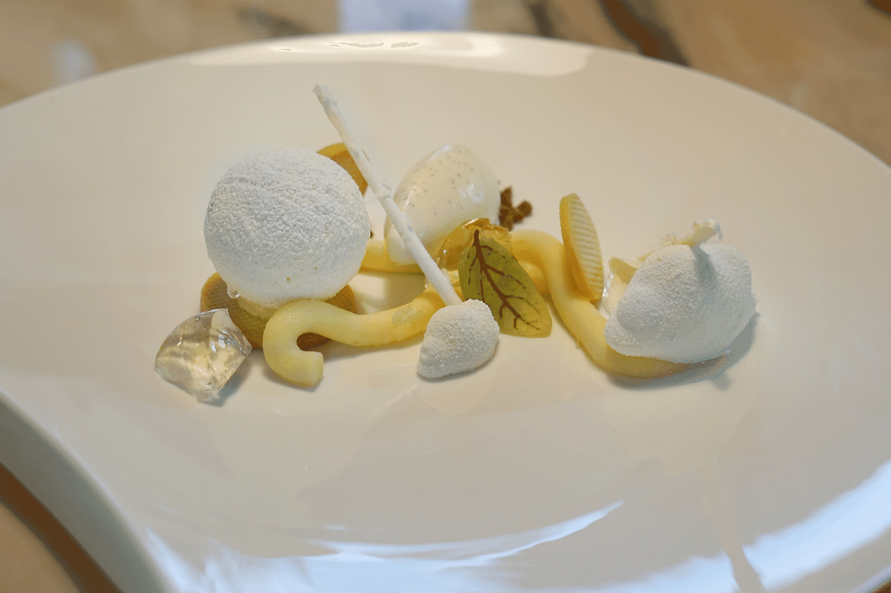 유자를 활용한 플레이팅 디저트.gif