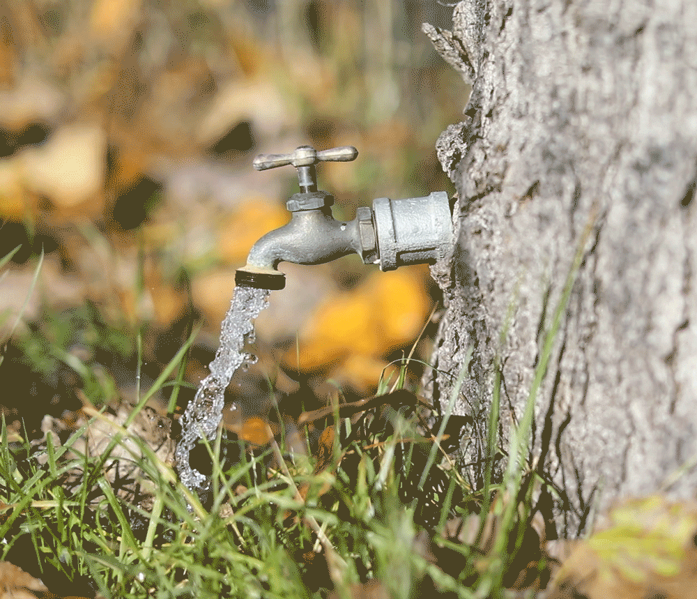 옛날식 수도꼭지와 수돗물.gif