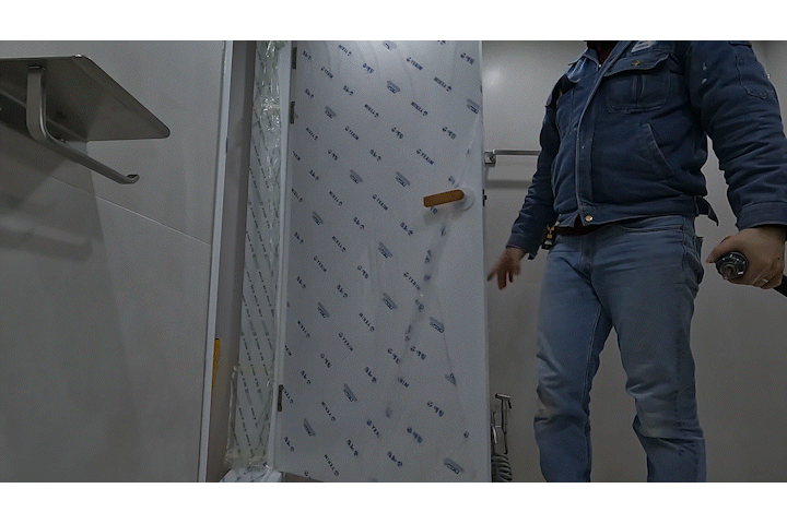 문짝 설치 GIF.gif