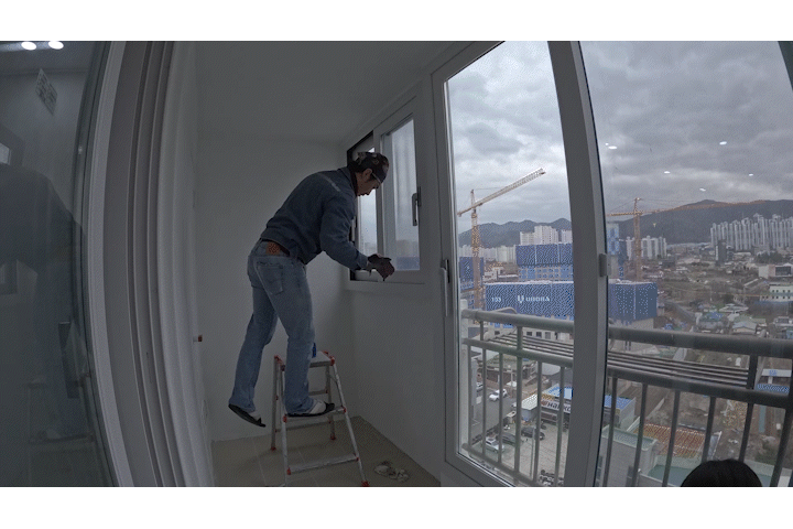입주청소 베란다창문.gif
