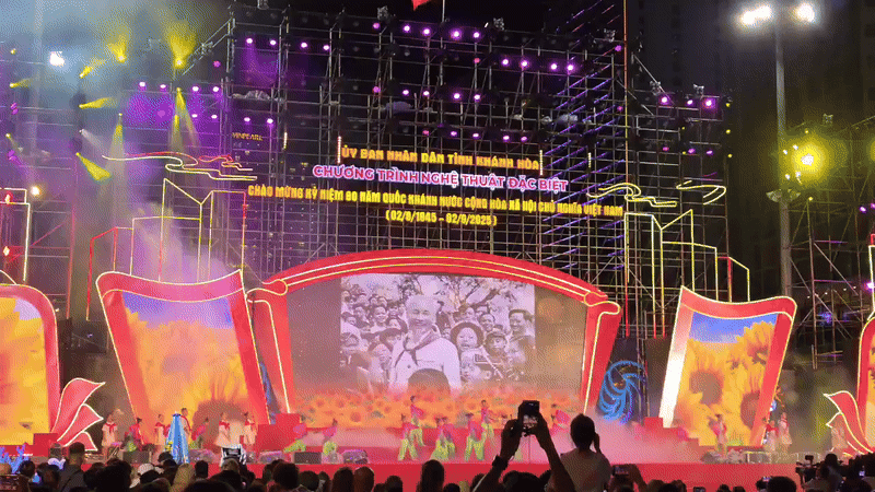 KakaoTalk_20251207_235526866-ezgif.com-video-to-gif-converter (1).gif