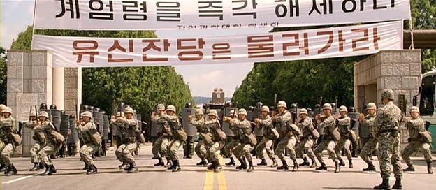 화려한 휴가 May.18.2007.DVDRip.XviD.AC3.CD1-PoxTX.avi_001391890.jpg