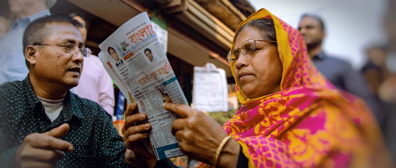 J01_3_홈피_비전스프링의 안경을 통해 교정시력을 회복한 후 구직을 하는 모습.jpg