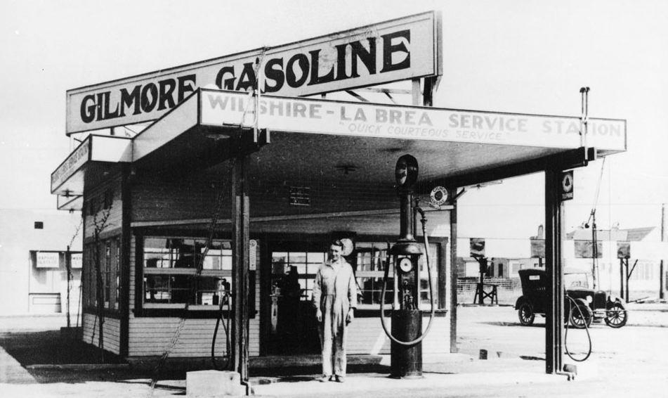 Gilmore_Gas_Station_1920.jpg