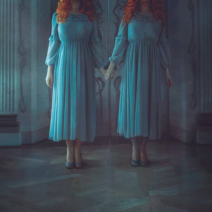 Two sisters_© N I K O L I N A • P E T O L A S.jpg