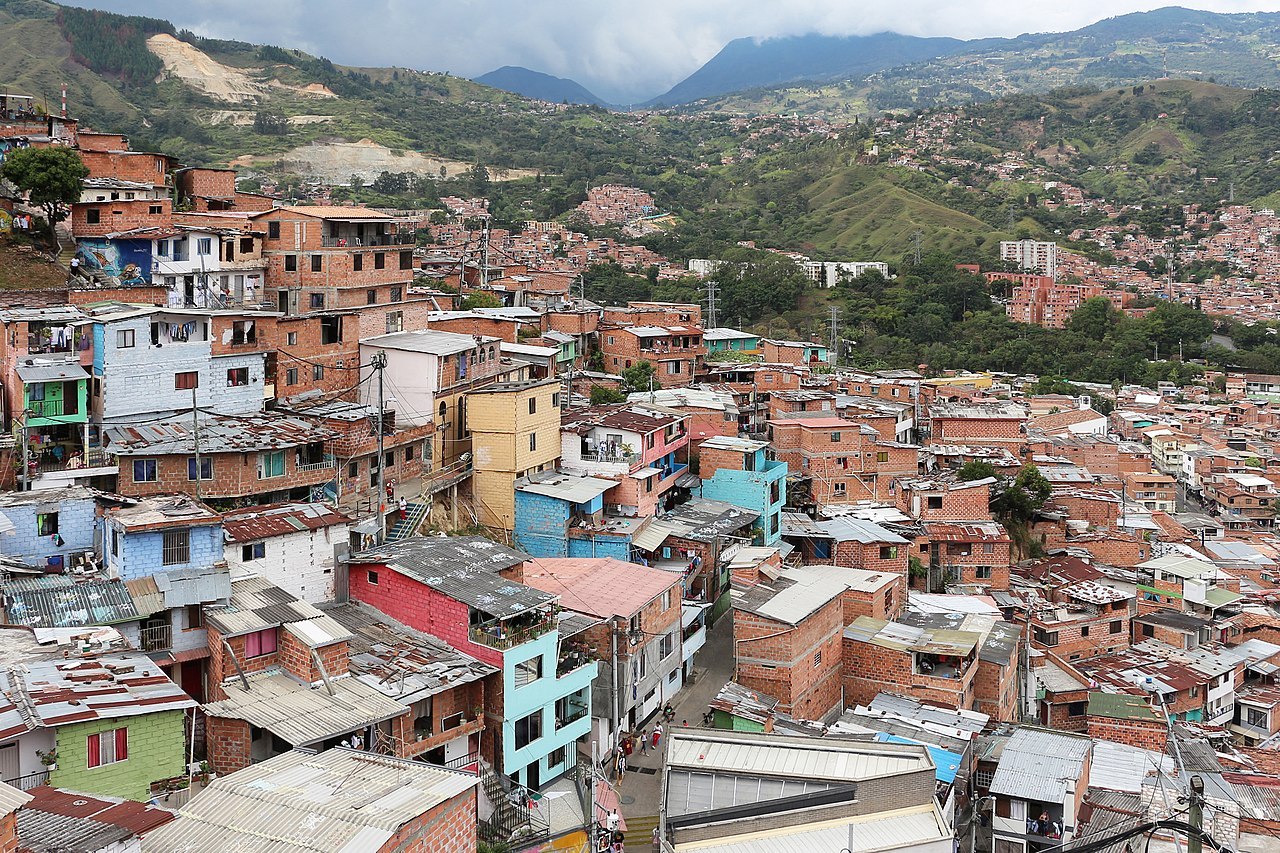 Comuna_13,_Medellín_05.jpg