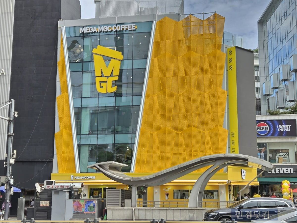 메가커피 명동 직영점.jpg