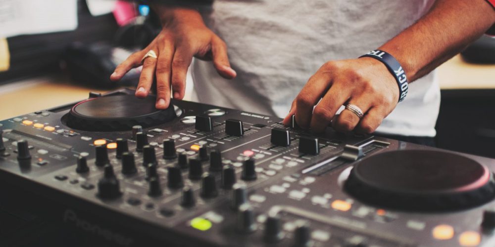 dj fleg_04_nobody's turntable.jpg