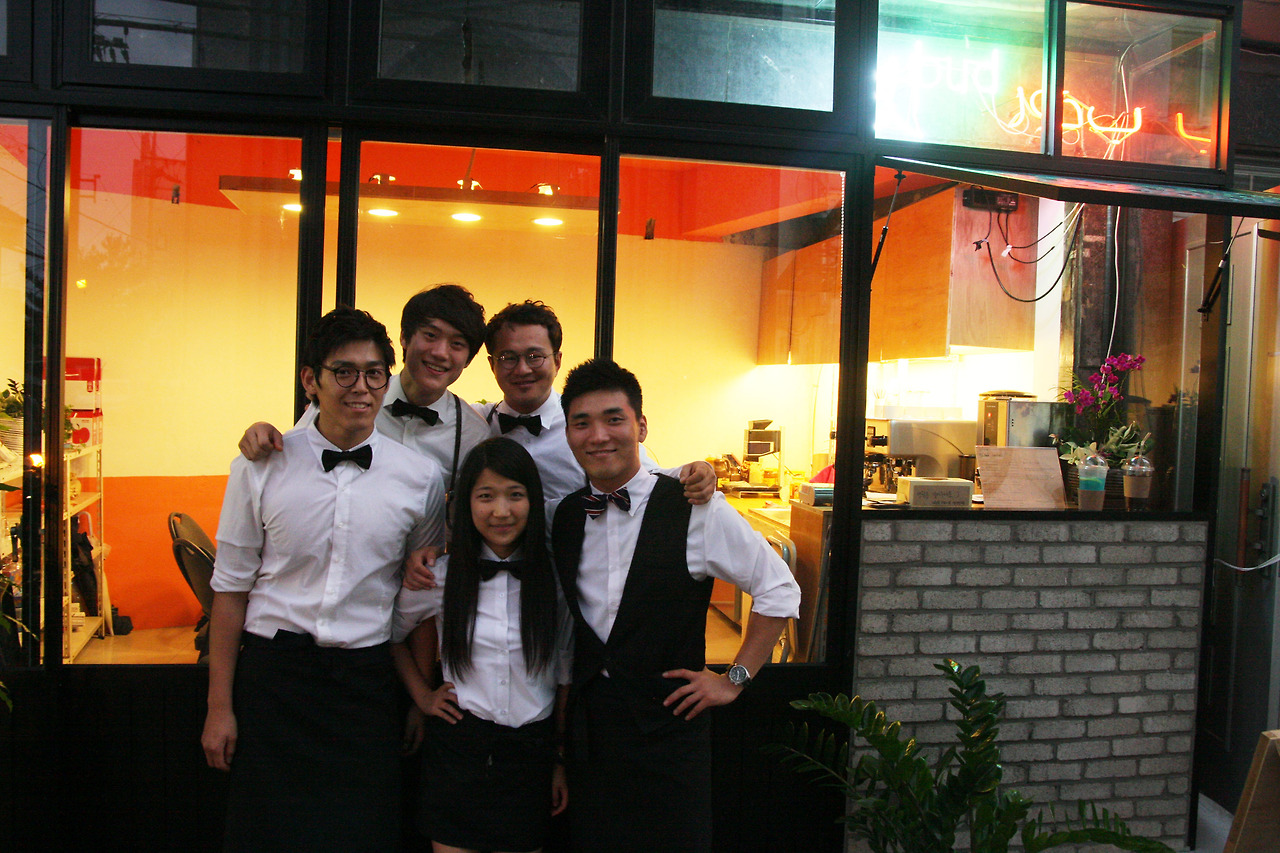 청년장사꾼 단체 사진.jpg