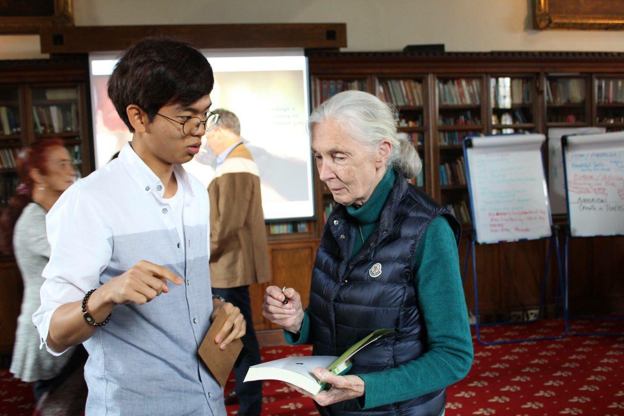 구달 선생님과 2.jpg