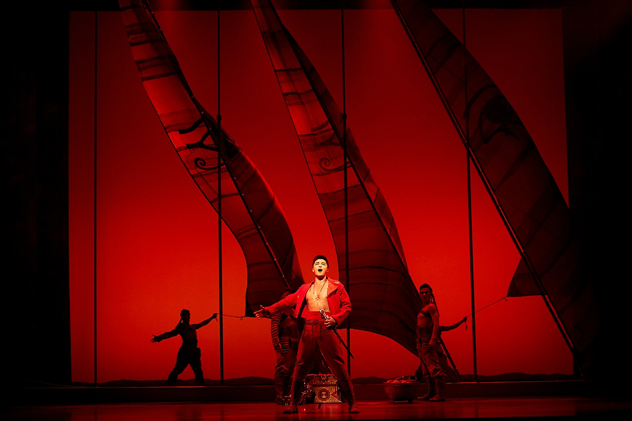 라다메스(민우혁)와 군사들.jpg