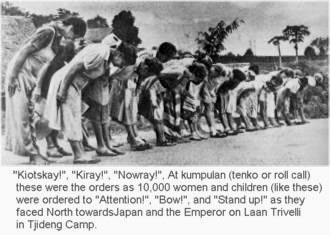 경례를 하고 있는 포로들.jpg