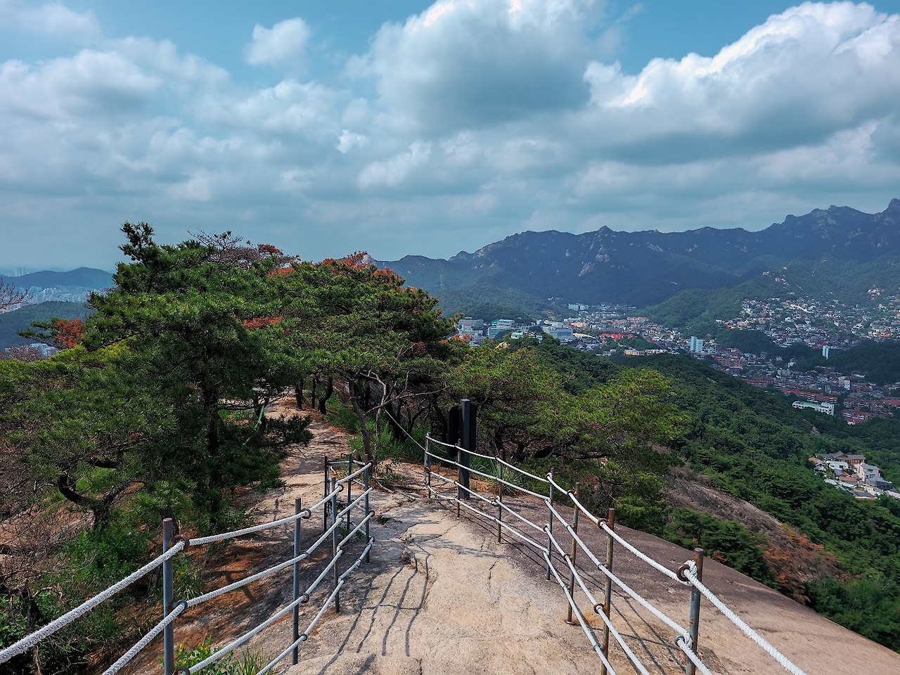 안산과 인왕산의 가깝지만 신나는 길5.jpg