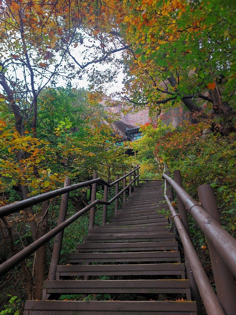 도봉산 만월암의 단풍 계단 1-5.jpg