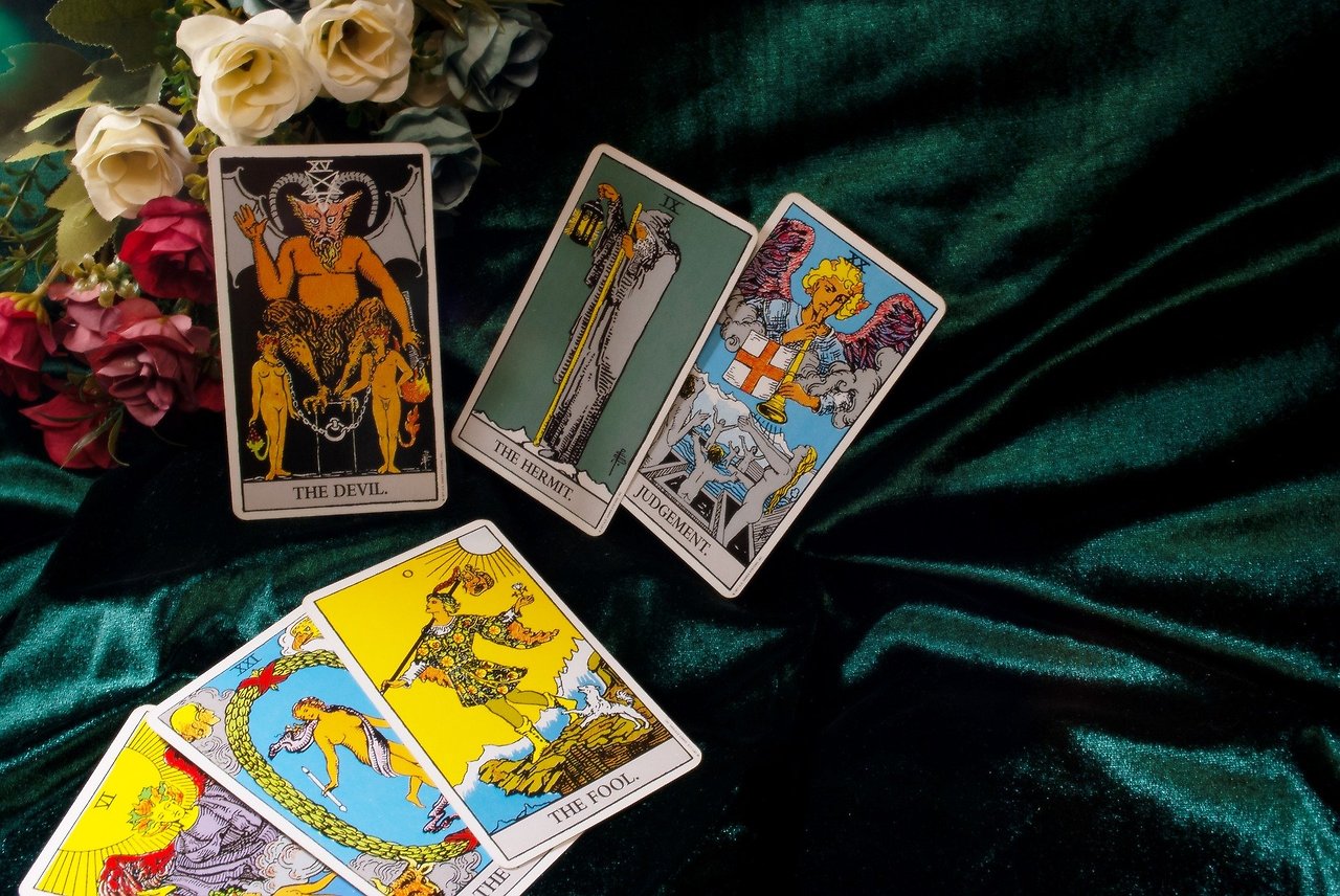 tarot-3691075_1920.jpg