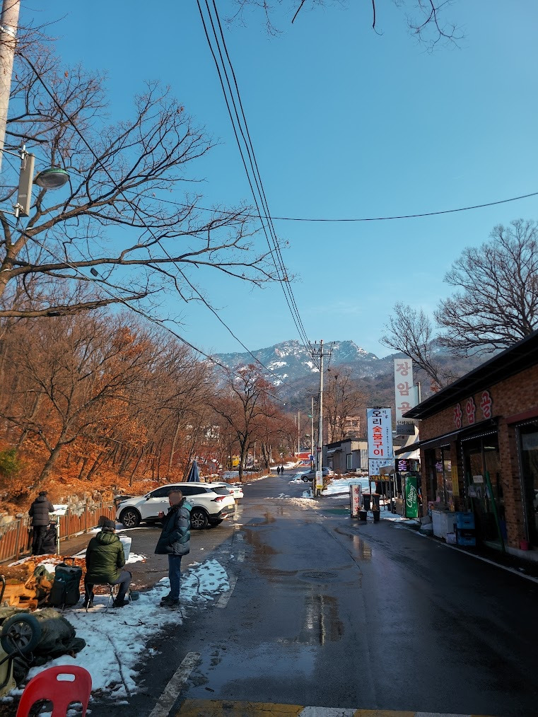 수락산의 눈덮인 기차바위를 기어오르다 1-1.jpg