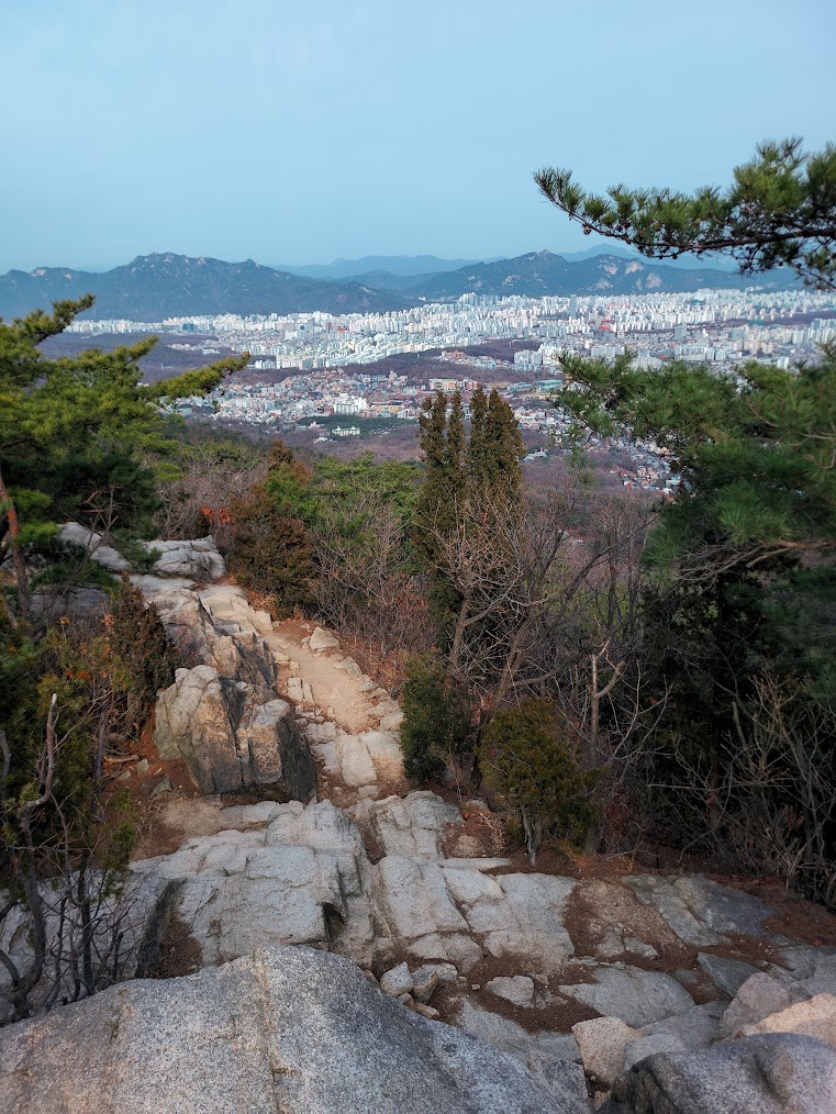 북한산 칼바위 능선의 날카로운 바위들7.jpg