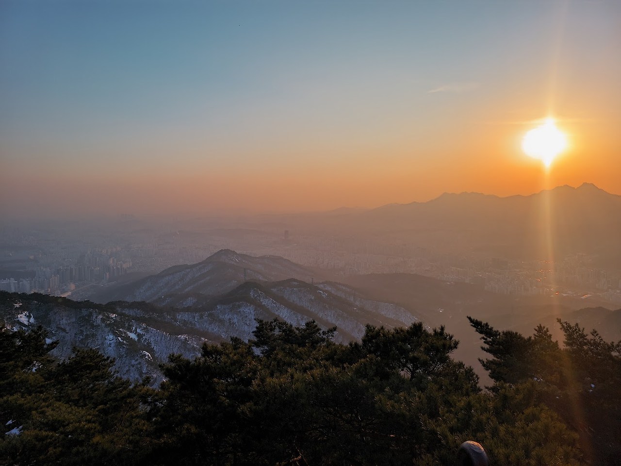 수락산의 눈덮인 기차바위를 기어오르다 2-4.jpg