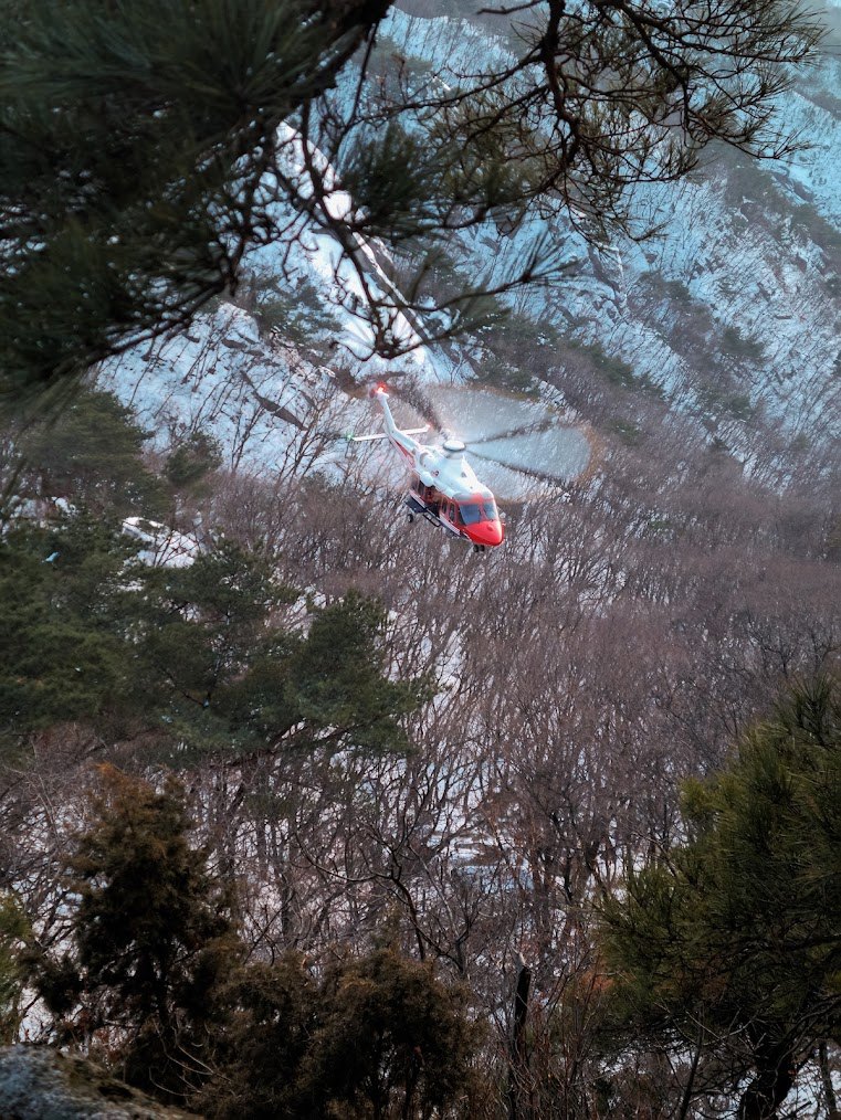 수락산의 눈덮인 기차바위를 기어오르다 2-5.jpg