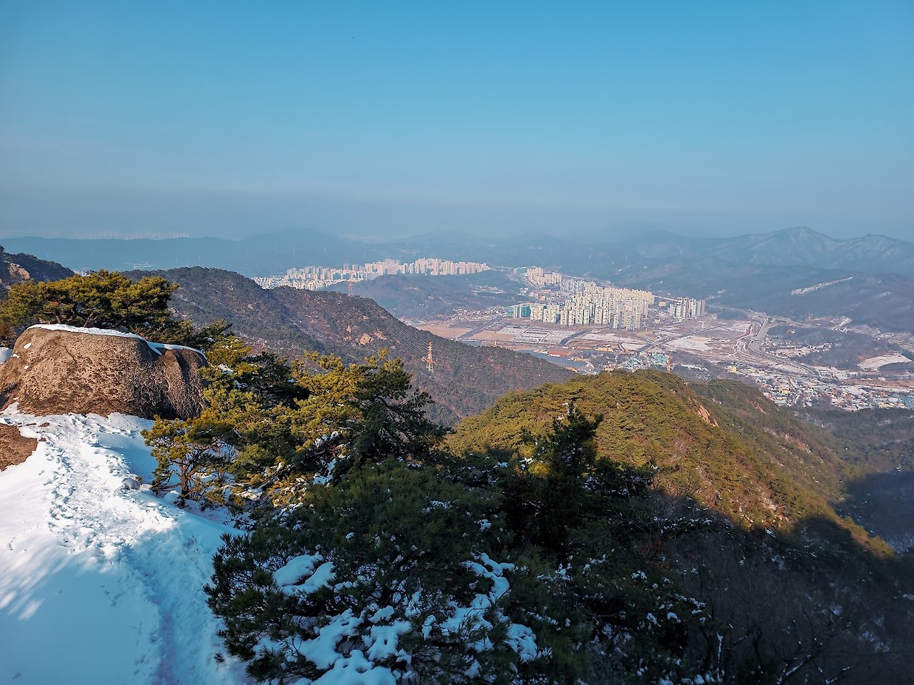 수락산의 눈덮인 기차바위를 기어오르다 1-3.jpg