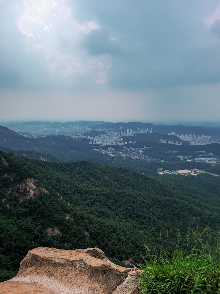 북한산 의상 능선과 고요한 밤의 사찰3.jpg