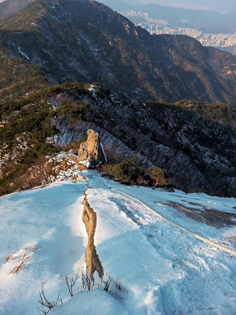수락산의 눈덮인 기차바위를 기어오르다 1-7.jpg