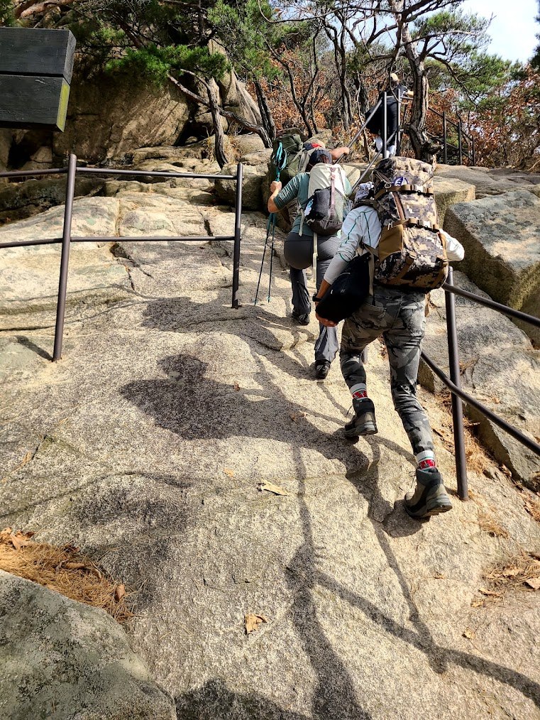 북한산 숨은벽1 삽화1.jpg