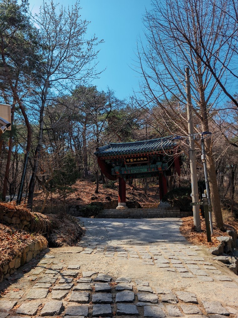 북한산 칼바위 능선의 날카로운 바위들1.jpg