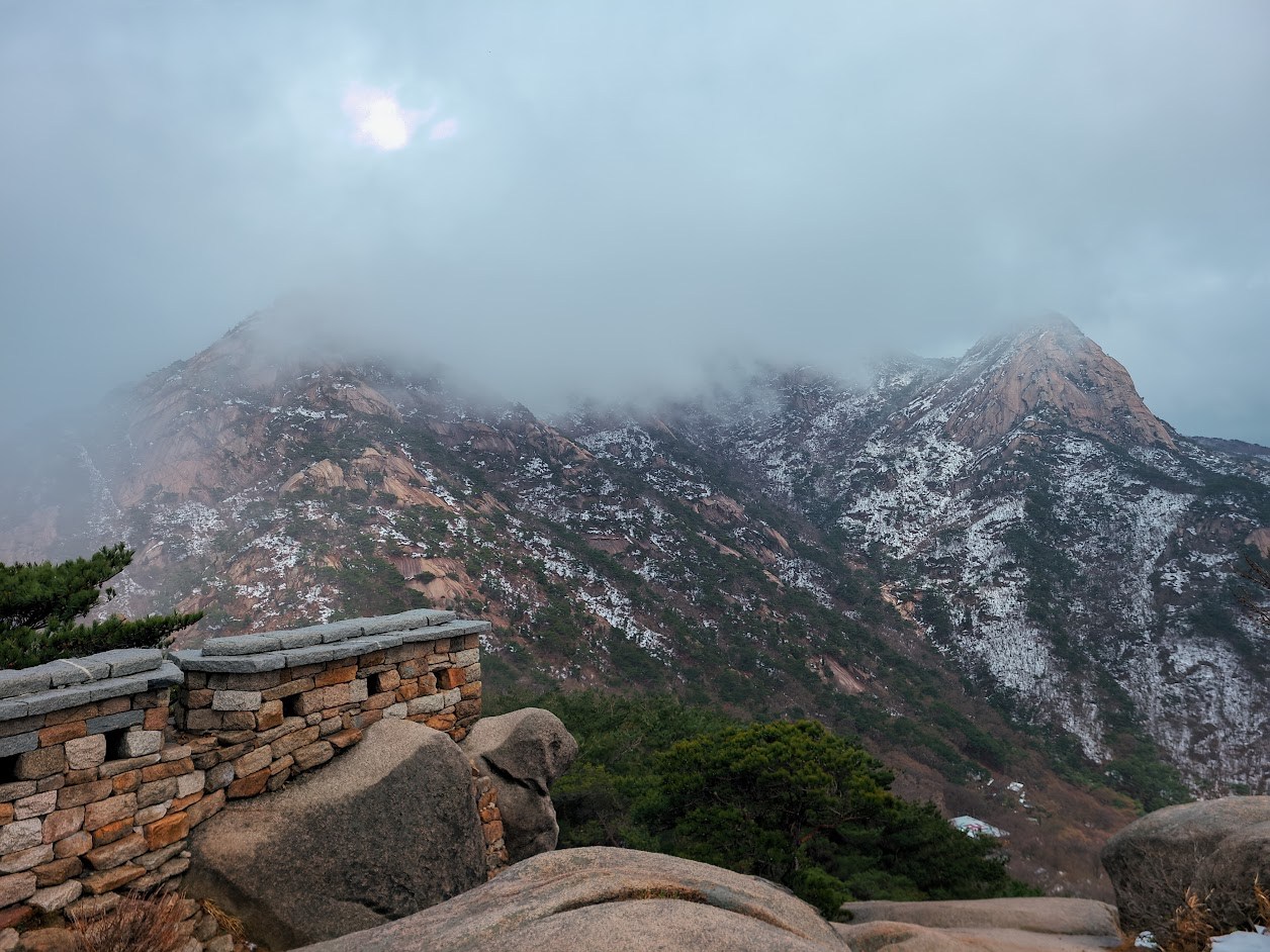 북한산 원효봉부터 백운대까지 꽃길과 눈길2-5.jpg